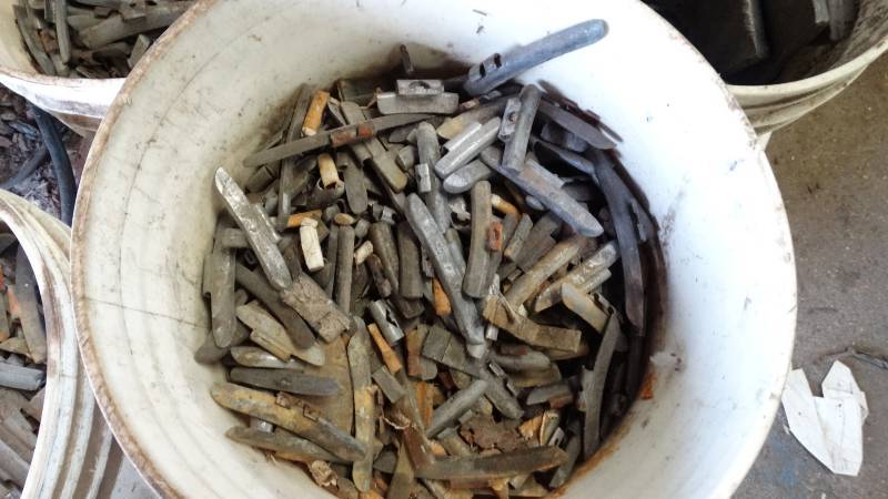 lot 1925 image: 1-Bucket of lead.