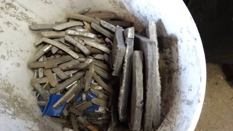 lot 1926 image: 1-Bucket of lead.
