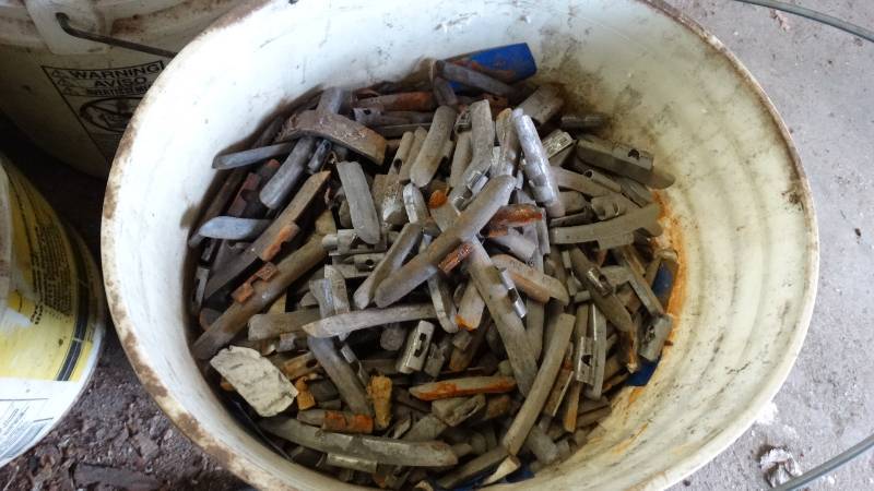 lot 1928 image: 1-Bucket of lead.