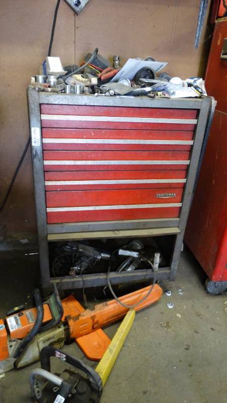 lot 1931 image: Craftsman tool box, contents not included.