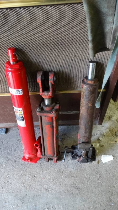 lot 1934 image: Heavy duty 3 Ton long ram, etc.