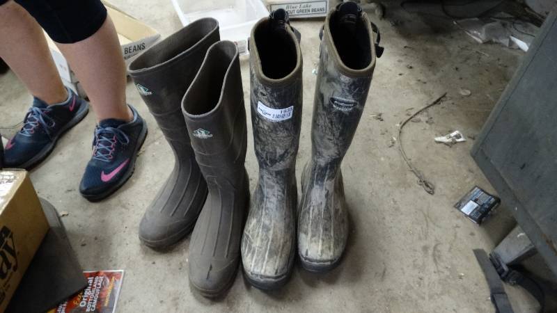 lot 1935 image: 2- Pair of rubber boots.