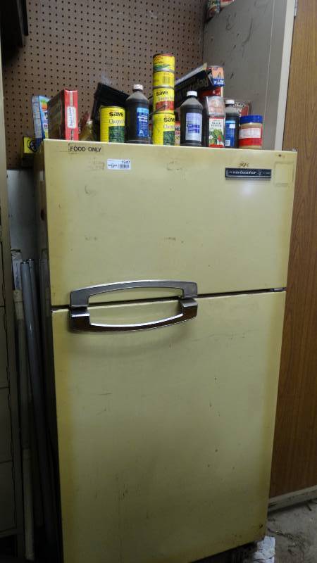 lot 1947 image: Kelvinator refrigerator.