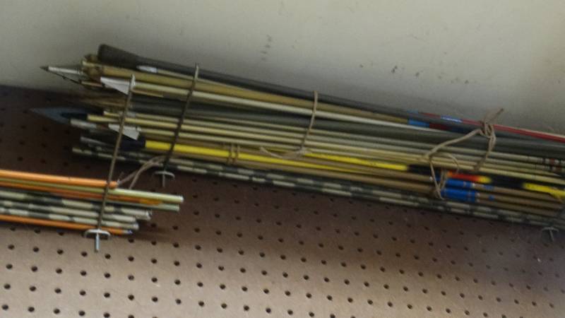 lot 1959 image: Lot of arrows.