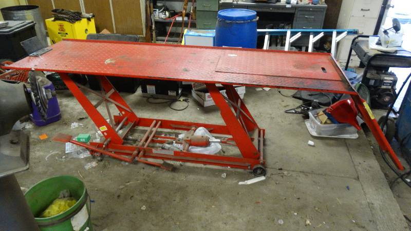 lot 1964 image: Central Hydraulics 1000 Lb. Motorcycle lift. Model # 91764.