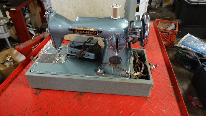 lot 1966 image: Home mark sewing machine, Very nice condition.