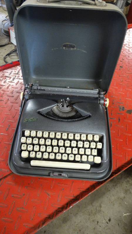lot 1967 image: Colesteele typewritter.