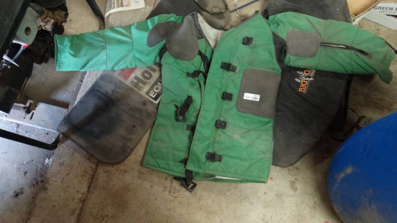 lot 1977 image: Size 40 motorcycle jackets, by Creedmoor armory.