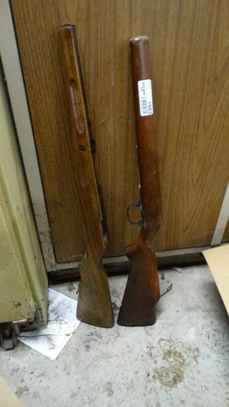 lot 1983 image: Rifle stock.