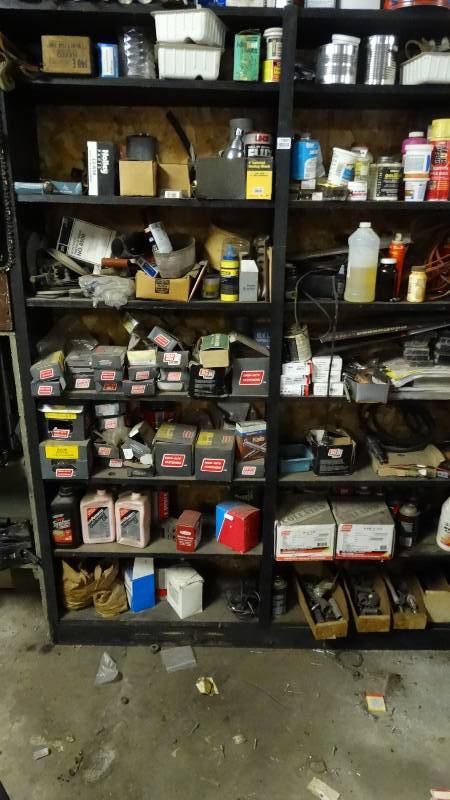 lot 1991 image: Contents of shelf, Huge lot of hardware.