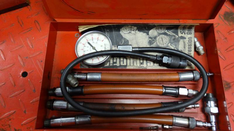 lot 5012 image: Snap-on compression guages.
