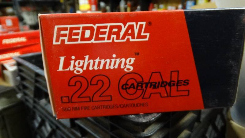 lot 5025 image: Federal lightning .22 long rifle hig velocity. 500 rim fire cartridges.