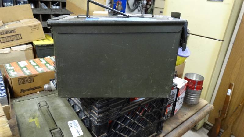 lot 5030 image: Ammo container, arrow assesories, clamps and more.