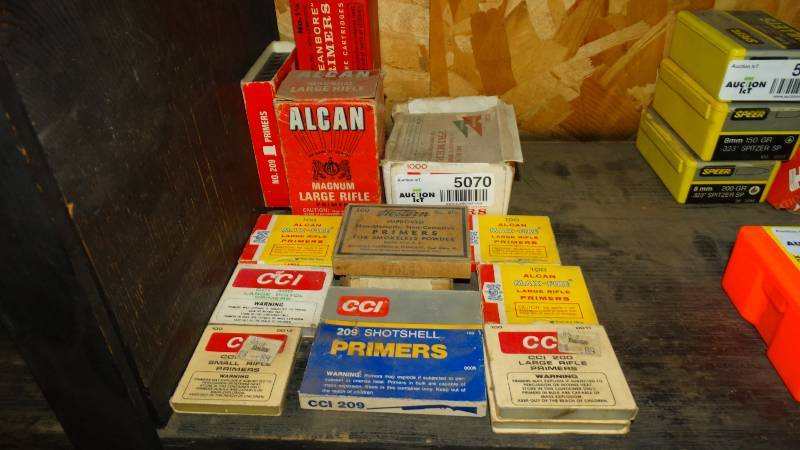 lot 5070 image: Lot of rifle primers.