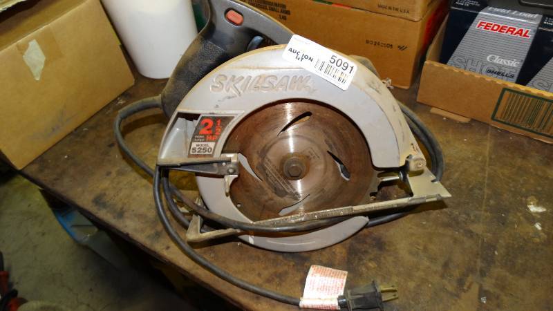 lot 5091 image: Skill saw 2 12 hp.