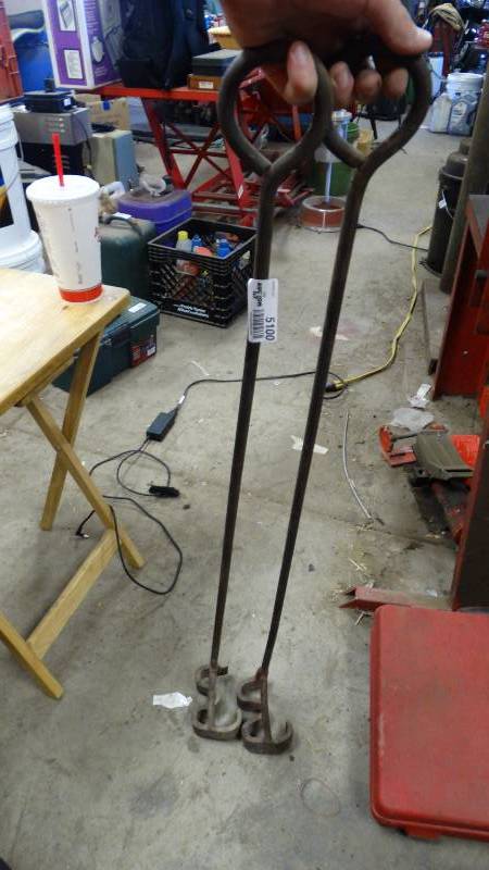 lot 5100 image: 2- Branding irons.