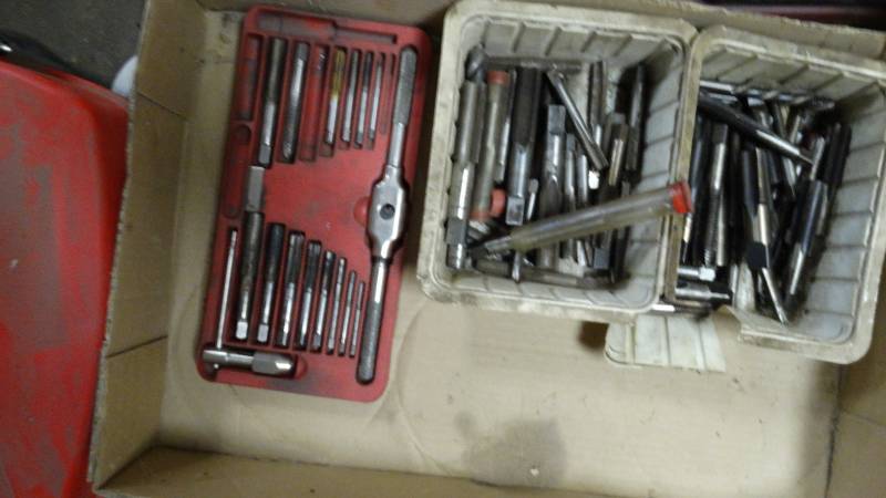 lot 5115 image: Lot of assorted threaders.
