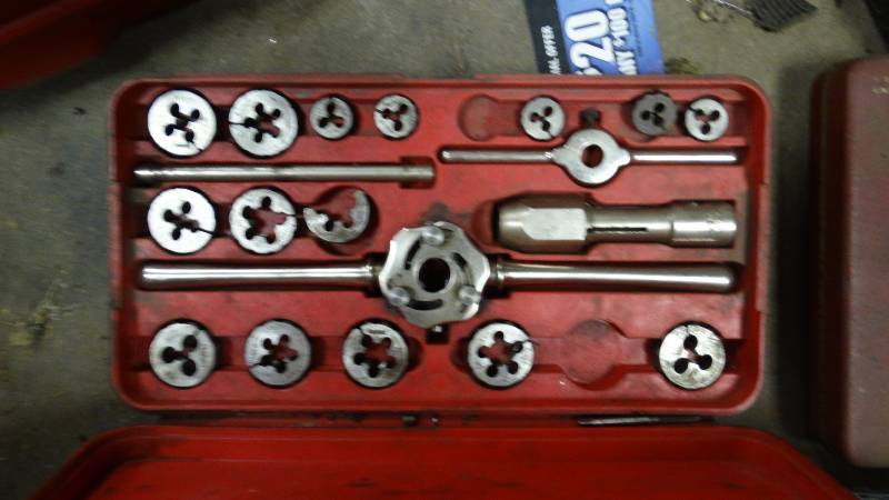 lot 5116 image: Blue point set of taps and adjustable dies.
