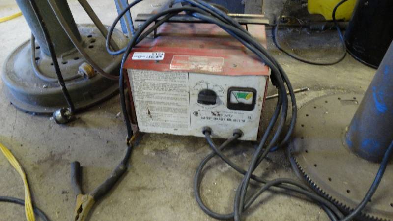 lot 5124 image: Dayton heavy duty battery charger.