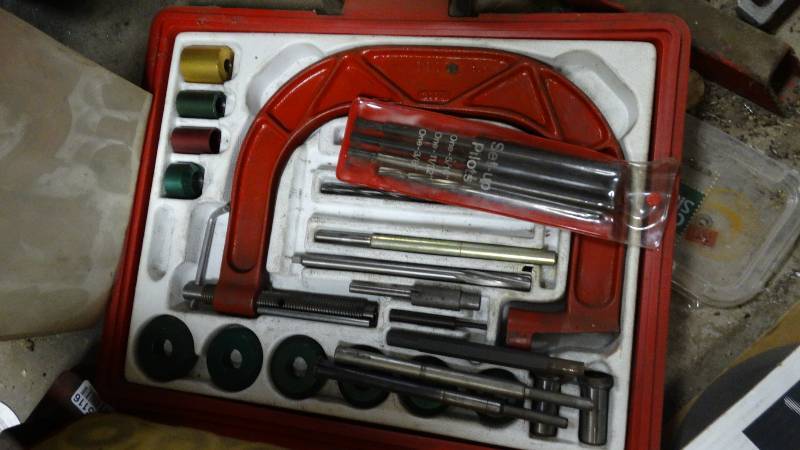 lot 5154 image: Lisle 5900 valve guide insulation tool in case.