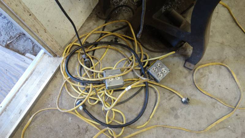 lot 5160 image: 3- extension cords.