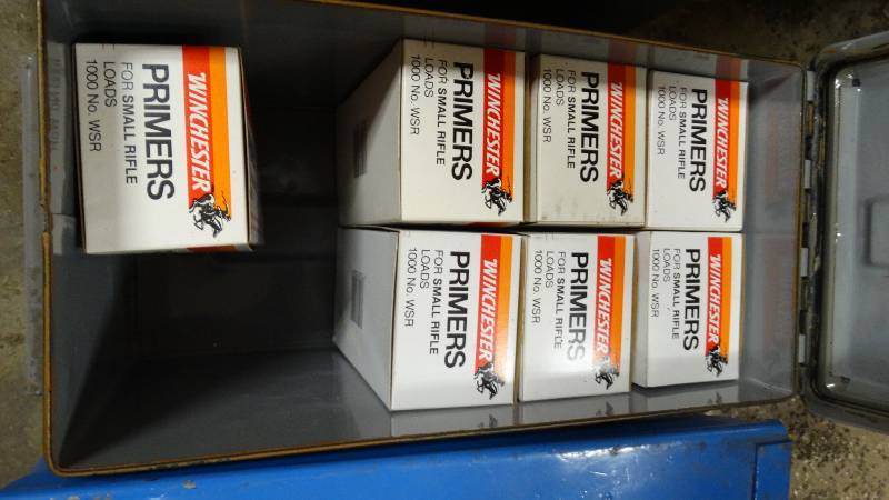 lot 5167 image: Ammo can with a lot of primers.