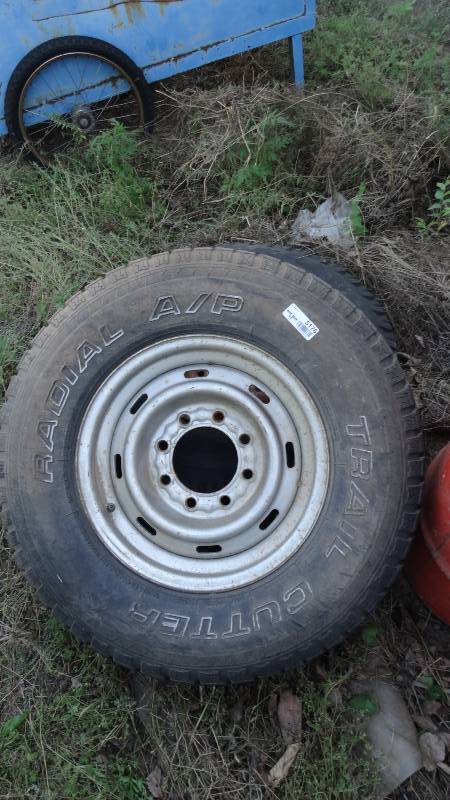 lot 5176 image: 2 Wheels and tires.
