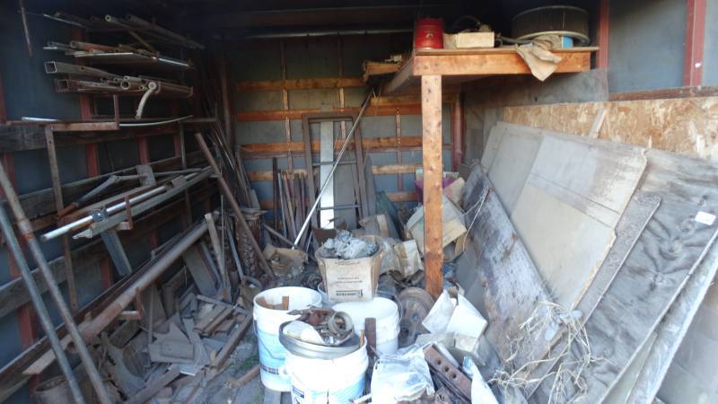 lot 5182 image: Contents of storage box, Scrap metal car parts pistons lead