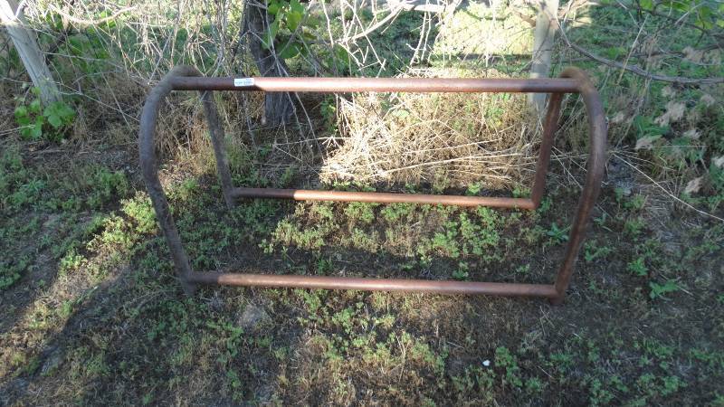 lot 5187 image: Metal tire rack.