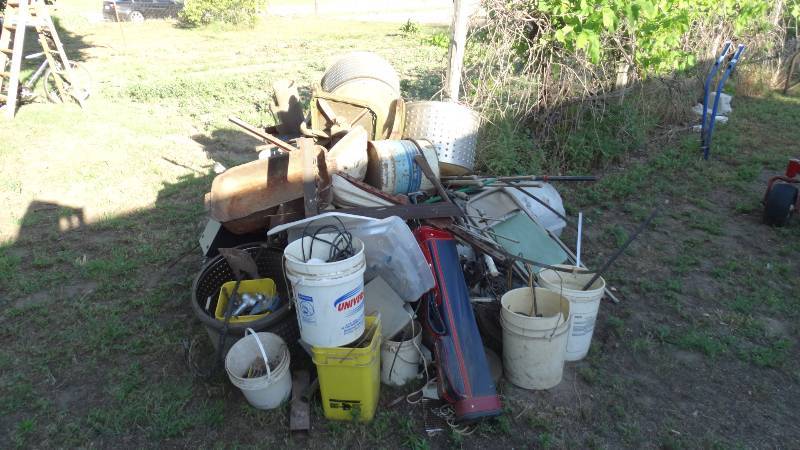 lot 5189 image: Large lot of various scrap metal.