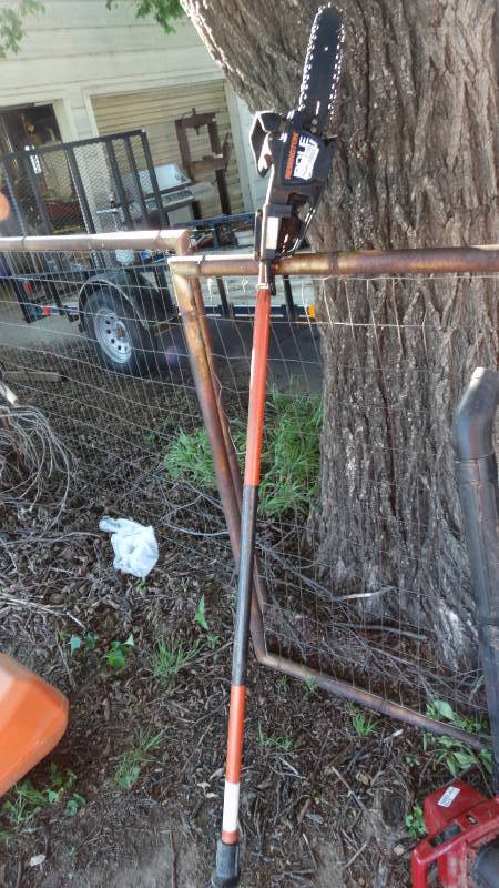 lot 5198 image: Remington pole saw, electric.