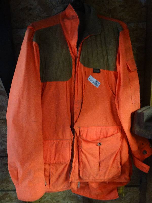 lot 5207 image: Rain and hunting coatsjackets.