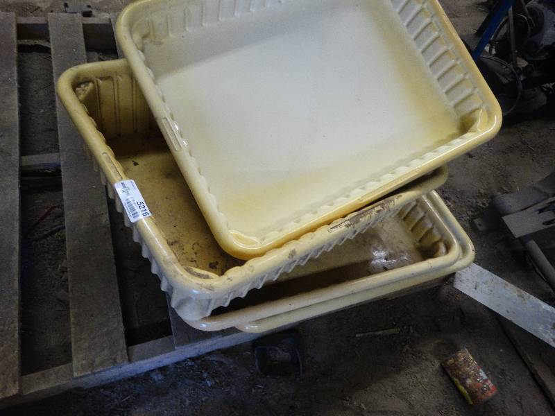 lot 5216 image: 13 plastic trays