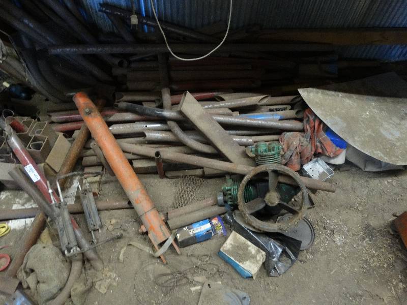 lot 5219 image: Various scrap metal.