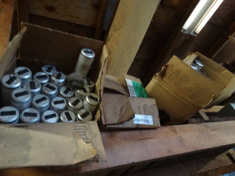 lot 5237 image: 3 boxes of fluorescent lights.