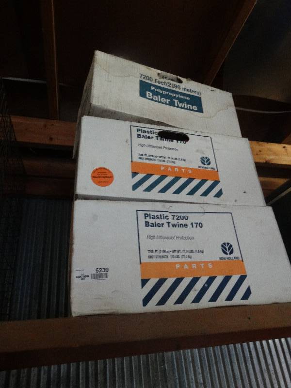 lot 5239 image: 3 boxes of New Holland plastic 7200 baler twine 170.
