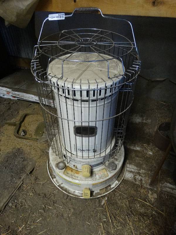 lot 5248 image: Dyno-glo kerosene lamp.