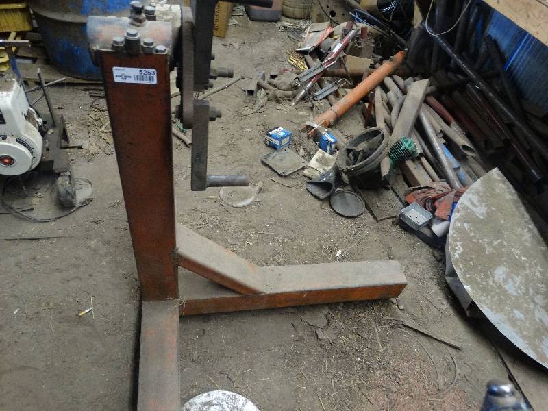 lot 5253 image: Engine stand.