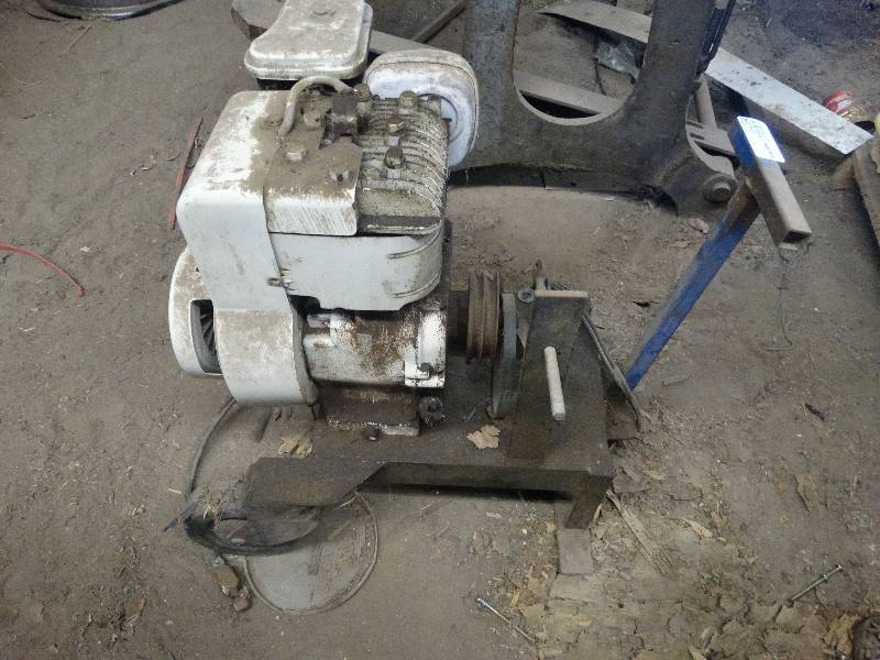 lot 5254 image: Briggs and stratton motor on stand.