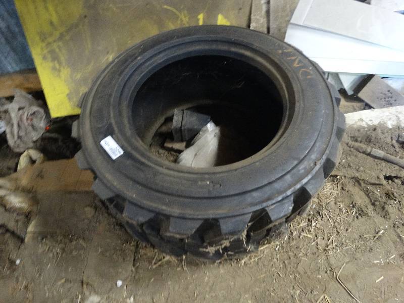 lot 5246 image: Skid steer tire.