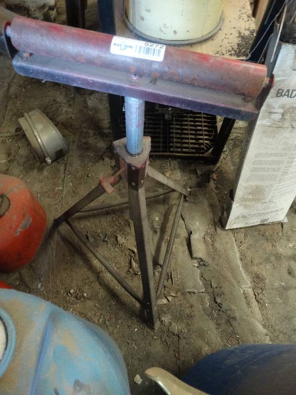 lot 5272 image: Roller stand.