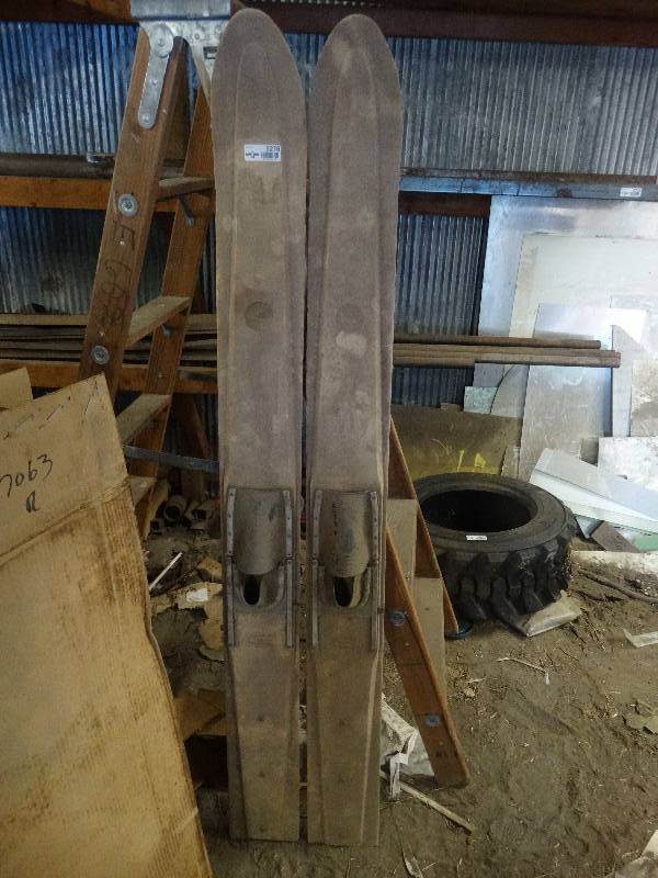 lot 5278 image: Old water skis.