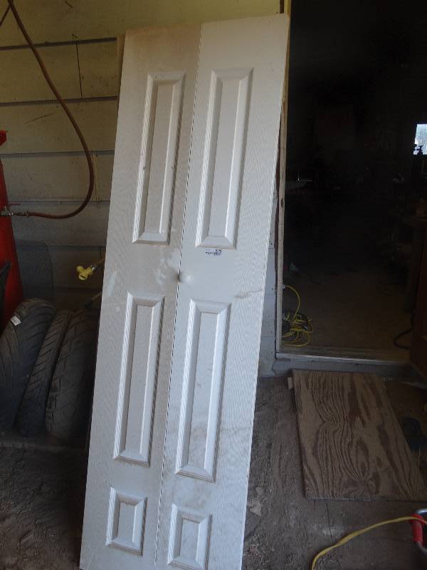 lot 5283 image: 2 bifolding doors.