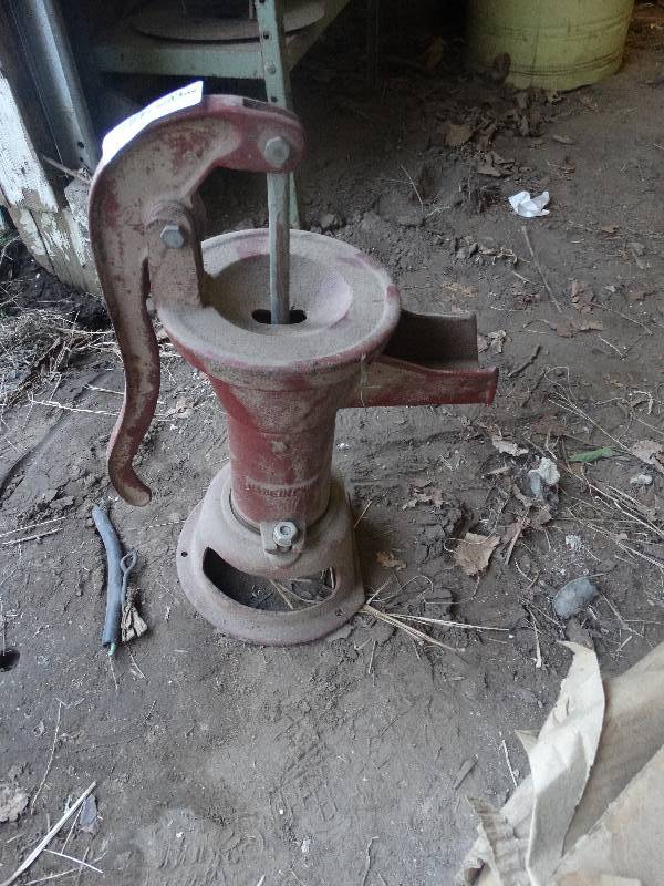 lot 5286 image: Hand operated water pump
