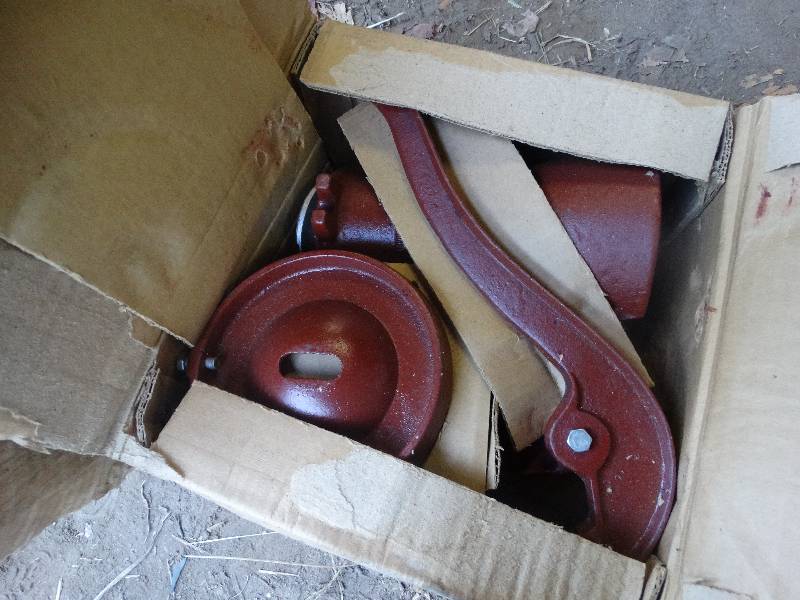 lot 5287 image: Hand operated water pump new in box.