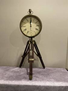 lot 47932 image: Howard Miller Decorative Clock