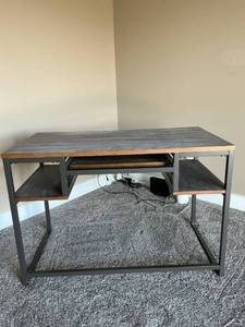 lot 47878 image: Desk
