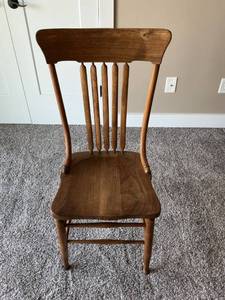 lot 47879 image: Wood Chair
