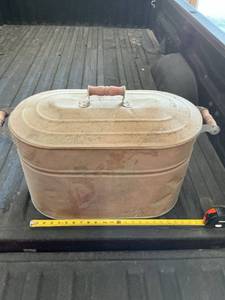 lot 47882 image: Antique Copper Pot With Lid