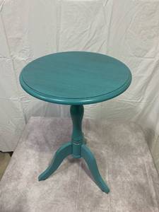 lot 47900 image: Accent Pedestal Side Table